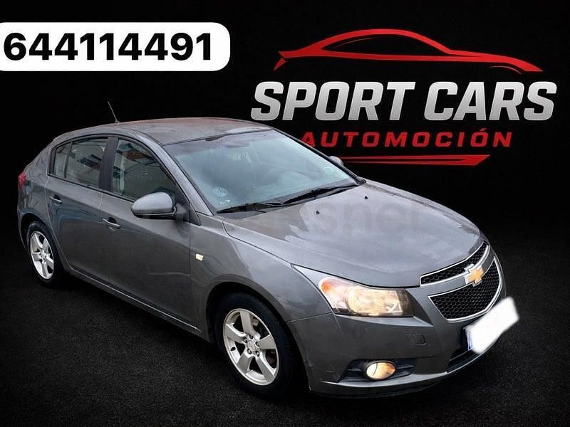 Usado Chevrolet Cruze LT 124 CV (91 kW) 2012 Gris / plata Berlina
