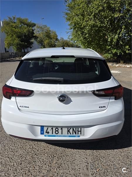 Usado Opel Astra Business 110 CV (80 kW) 2018 Blanco Berlina