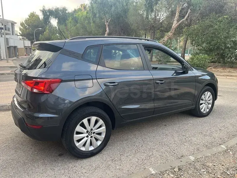 Usado Seat Arona Ecomotive 95 CV (69 kW) 2019 Azul SUV