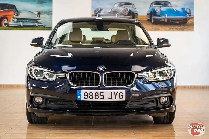 Usado BMW 318 Comfort Edition 150 HP (110 kW) 2017 Azul Sedan