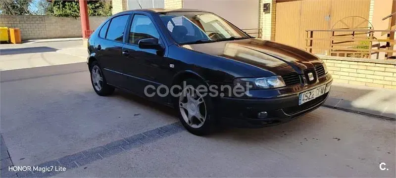 Usado Seat Leon Sport 110 CV (80 kW) 2003 Negro Utilitario