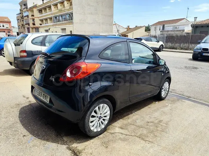 Usado Ford Ka Trend 69 CV (50 kW) 2010 Negro Utilitario