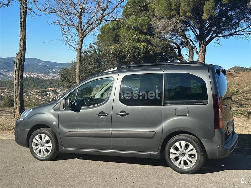 Usado Citroën Berlingo Feel 110 CV (80 kW) 2018 Gris / plata Monovolumen