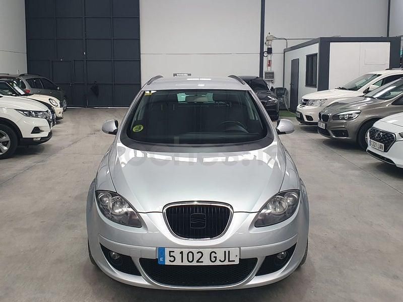 Usado Seat Altea XL Style 105 CV (77 kW) 2008 Gris / plata Monovolumen