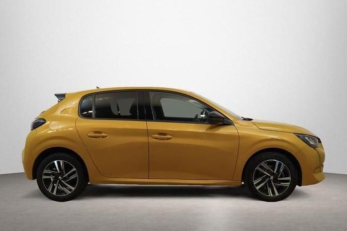Usado Peugeot 208 Allure 100 CV (73 kW) 2023 Amarillo Utilitario