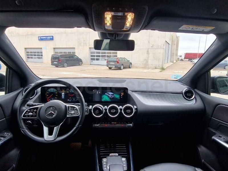 Usado Mercedes B180 116 CV (85 kW) 2021 Gris / plata Monovolumen