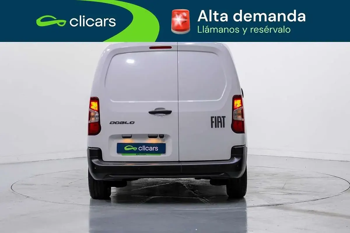 Usado Fiat Doblò 102 CV (75 kW) 2024 Blanco Monovolumen