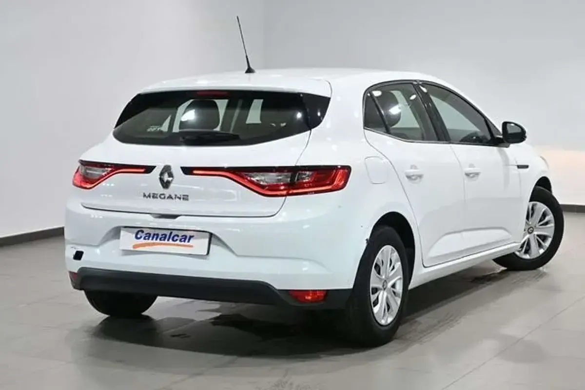 Usado Renault Mégane Life 95 CV (69 kW) 2019 Blanco Berlina