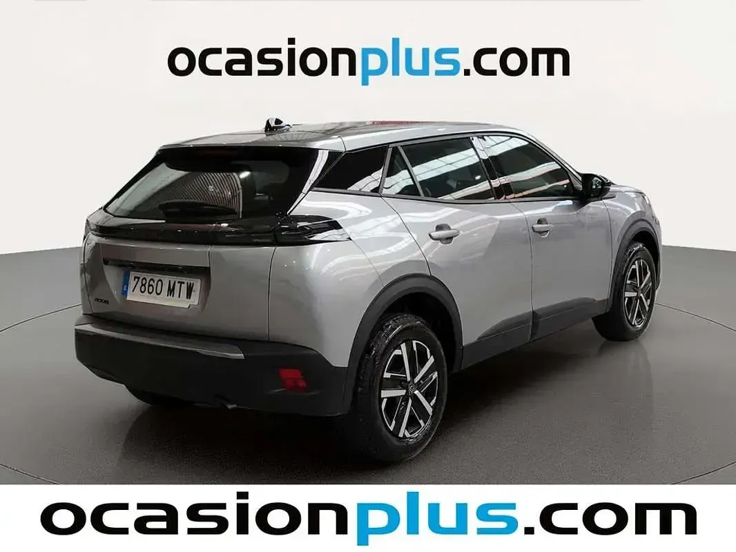 Usado Peugeot 2008 Active 102 CV (75 kW) 2024 Gris SUV