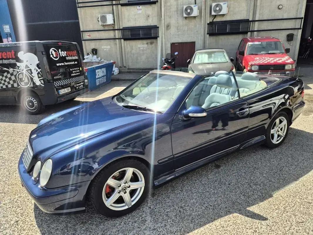 Usado Mercedes CLK200 Avantgarde 218 CV (160 kW) 2000 Azul Descapotable