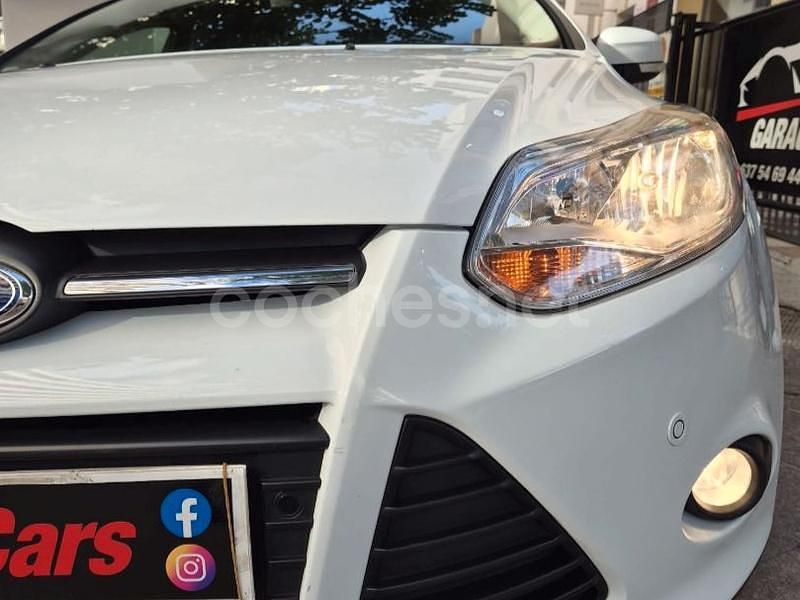 Usado Ford Focus Trend 115 CV (84 kW) 2014 Blanco Berlina