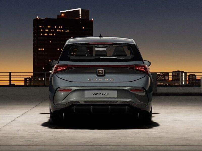 Usado Cupra Born e-Boost 169 kW (231 CV) 2023 Gris Utilitario