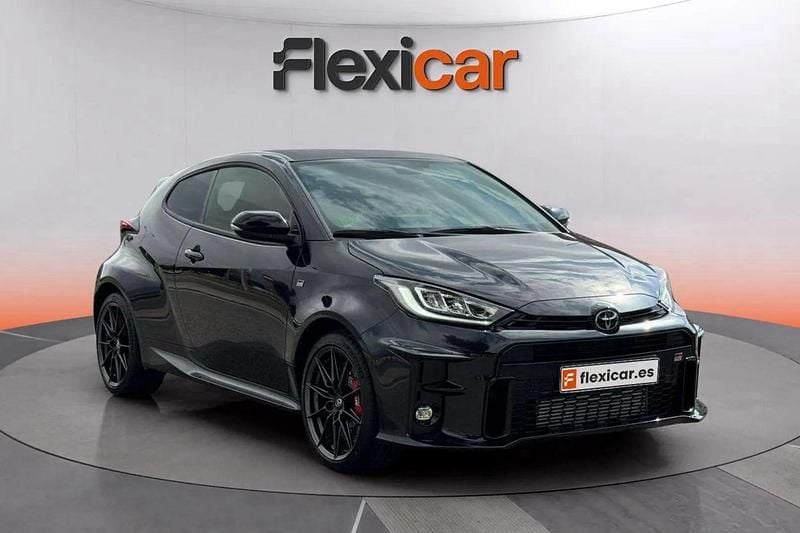 Negro Usado 2022 Toyota Yaris Berlina | 33.990 € (Precio justo) - Imagen 1/4