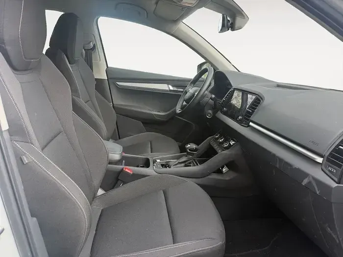Usado Skoda Karoq Selection 150 CV (110 kW) 2025 Blanco SUV