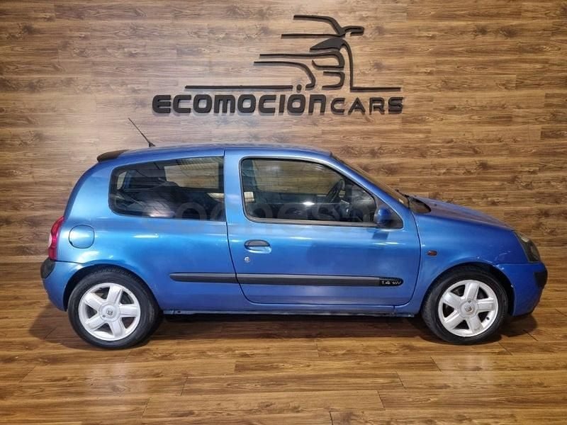 Usado Renault Clio II Dynamique 98 CV (72 kW) 2002 Azul Berlina