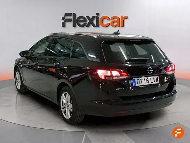 Usado Opel Astra Ultimate 145 CV (106 kW) 2021 Negro Familiar