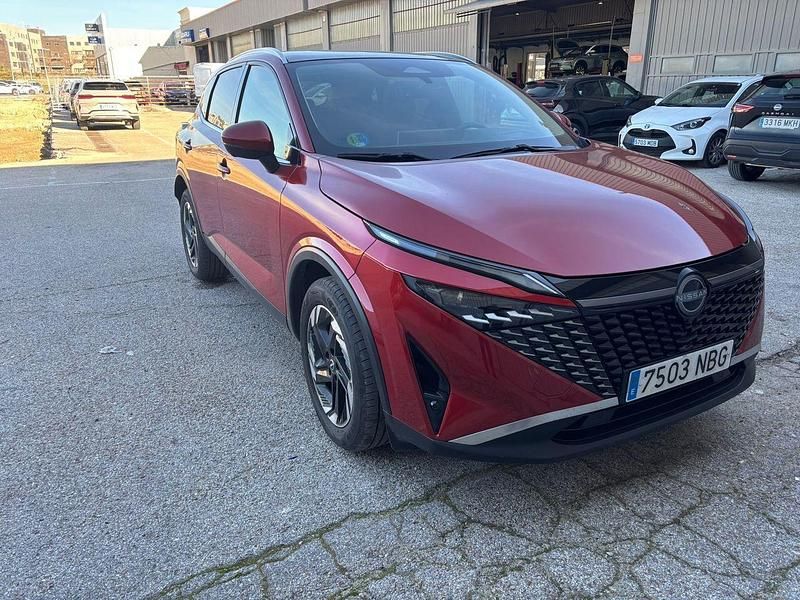 Usado Nissan Qashqai N-Connecta 140 CV (102 kW) 2025 Rojo oscuro SUV