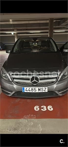 Usado Mercedes B180 116 CV (85 kW) 2013 Gris / plata Monovolumen