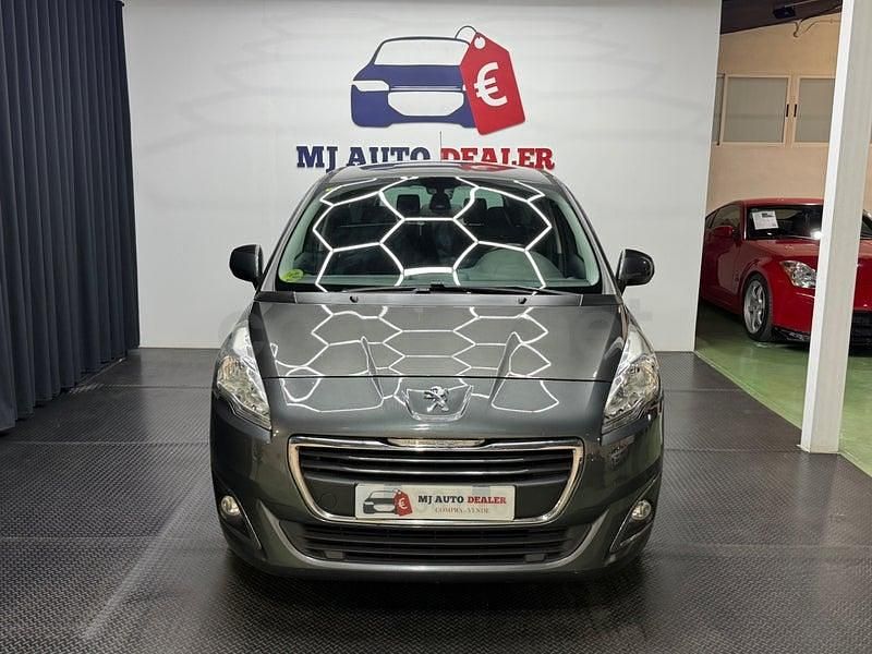Usado Peugeot 5008 Access 115 HP (84 kW) 2014 Cinzento Monovolume