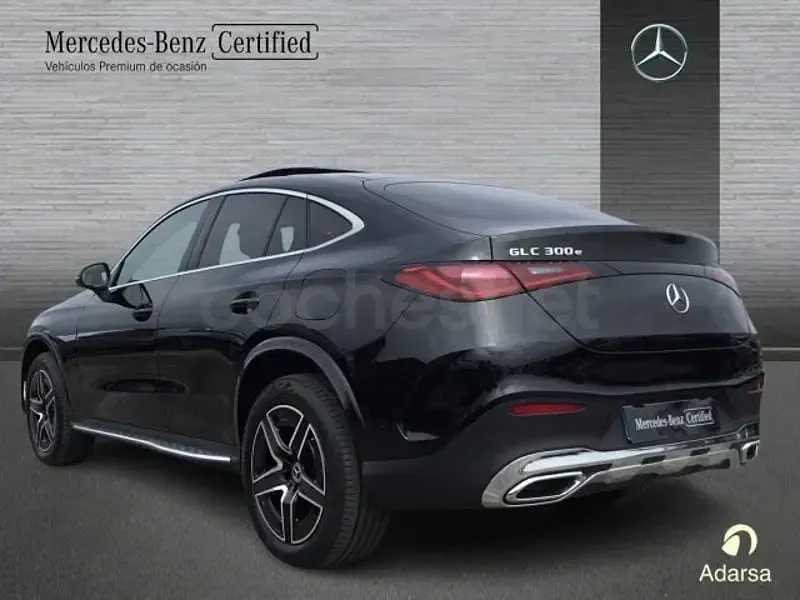 Usado Mercedes GLC300e 333 CV (244 kW) 2024 Negro obsidiana SUV