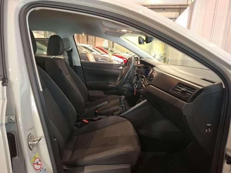 Usado VW Polo 95 CV (69 kW) 2022 Gris Utilitario