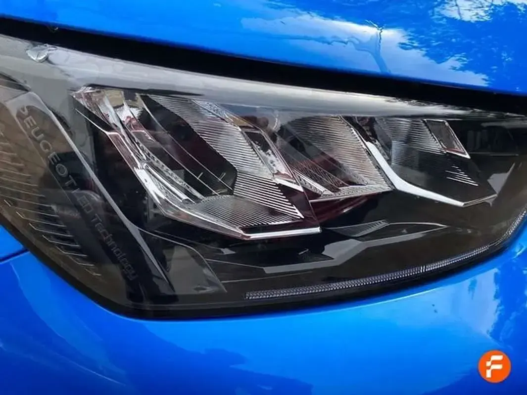 Usado Peugeot 2008 Allure 101 CV (74 kW) 2021 Azul SUV
