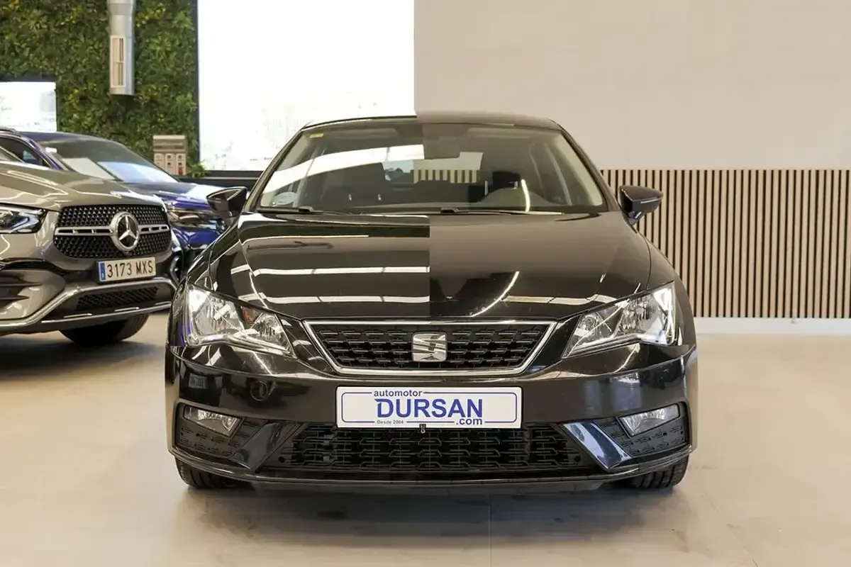 Usado Seat Leon Style 110 CV (80 kW) 2018 Negro Berlina