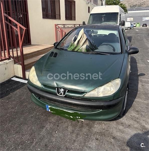 Usado Peugeot 206 75 CV (55 kW) 1999 Verde Utilitario