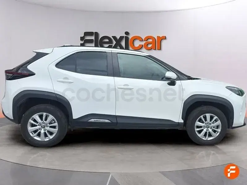 Usado Toyota Yaris Cross Business Edition 130 CV (95 kW) 2025 Blanco SUV