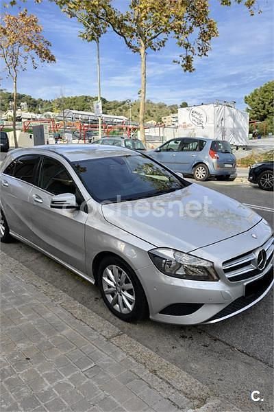 Usado Mercedes A180 116 CV (85 kW) 2013 Gris / plata Monovolumen