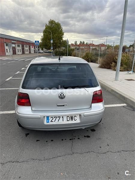 Usado VW Golf IV Highline 130 CV (95 kW) 2003 Gris / plata Berlina