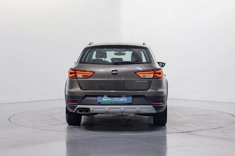 Käytetty Seat Leon 184 HP (135 kW) 2015 Harmaa Katumaasturi