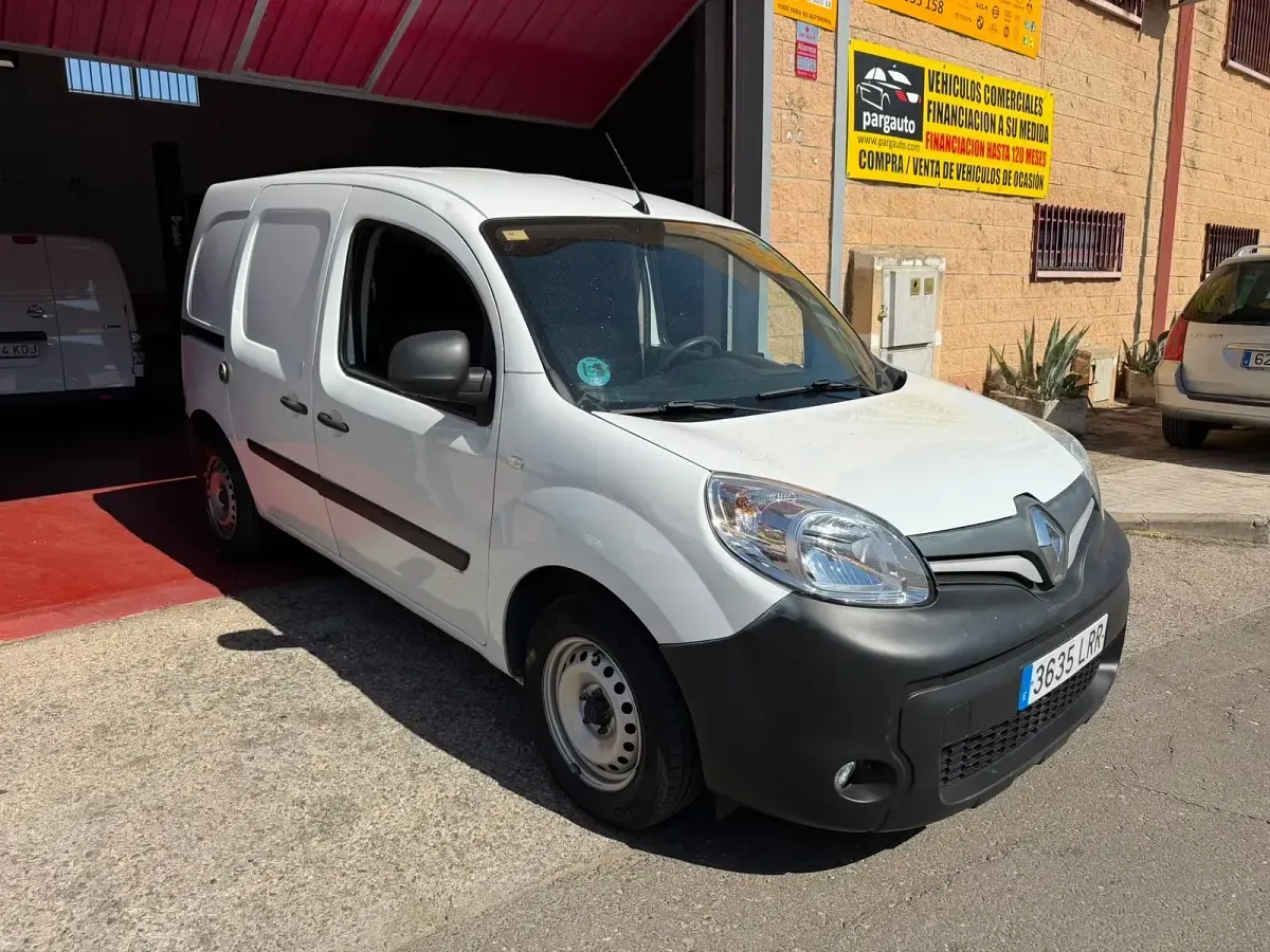 Usado Renault Kangoo 95 CV (69 kW) 2021 Blanco Monovolumen