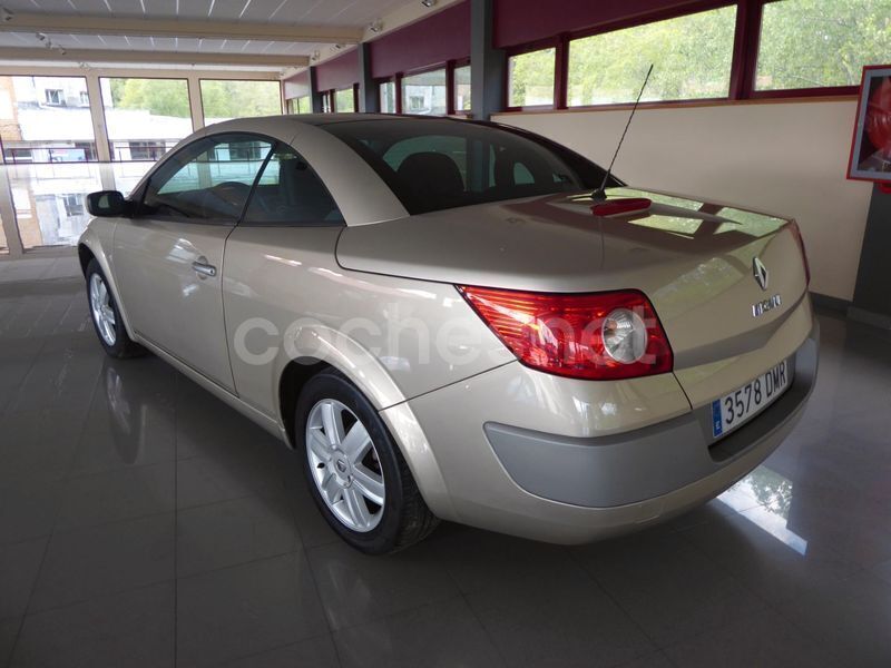Usado Renault Mégane Cabriolet Dynamique 115 CV (84 kW) 2005 Beige Descapotable