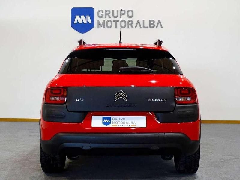 Usado Citroën C4 Cactus Feel 82 CV (60 kW) 2016 Rojo Utilitario