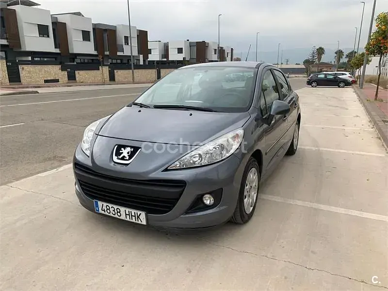 Usado Peugeot 207 92 CV (67 kW) 2011 Gris / plata Berlina