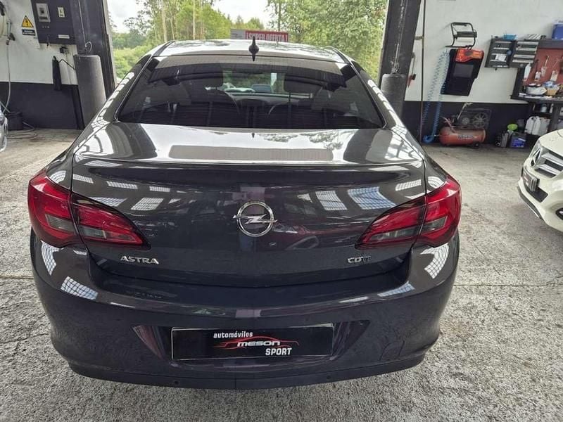 Usado Opel Astra Selective 131 CV (96 kW) 2014 Marrón Berlina