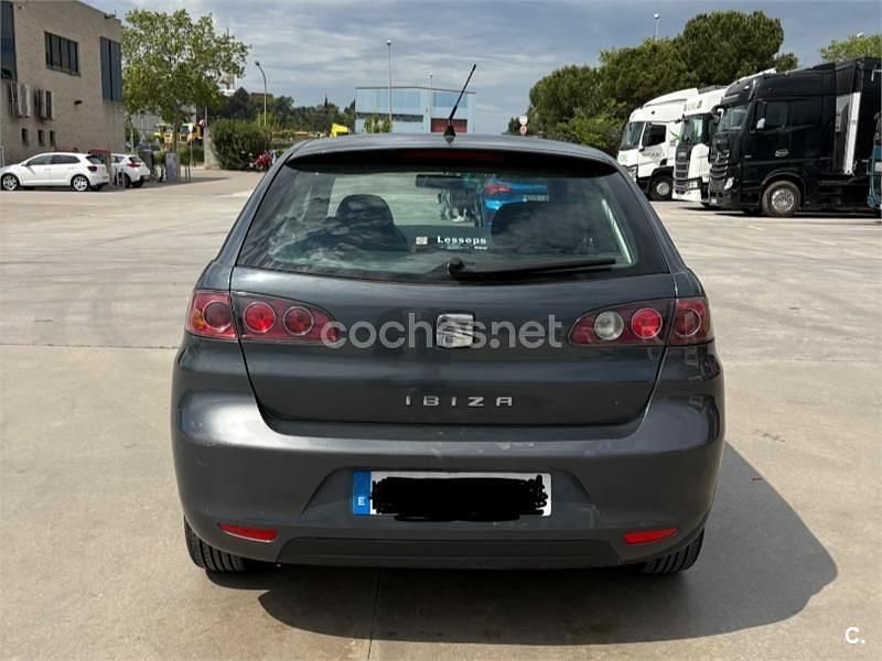 Usado Seat Ibiza Reference 80 CV (58 kW) 2006 Gris / plata Utilitario