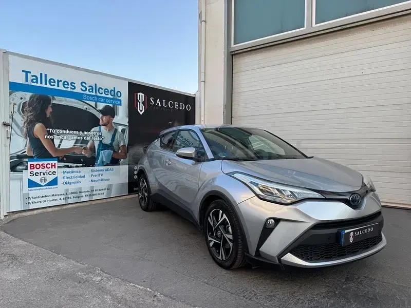 Usado Toyota C-HR Advance 122 CV (89 kW) 2022 Gris / plata SUV