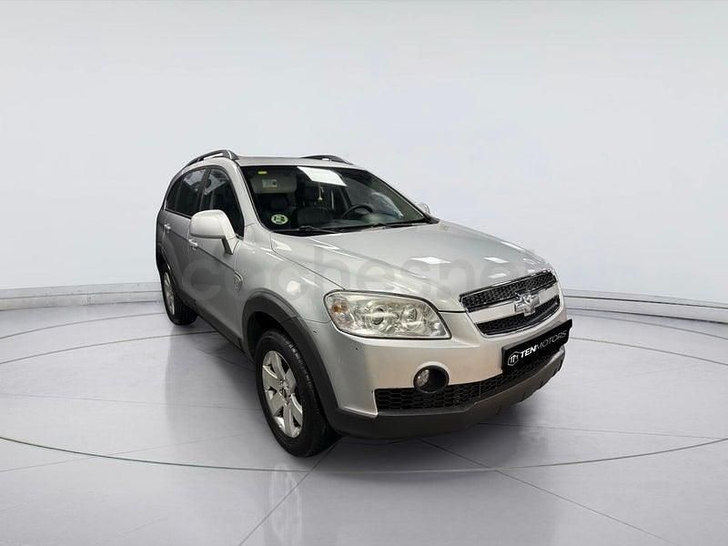 Gris / plata Usado 2010 Chevrolet Captiva LS SUV | 6499 € (Un poco caro) - Imagen 1/4