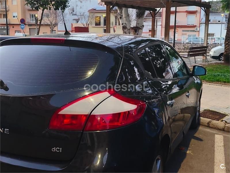 Negro Usado 2010 Renault Mégane Dynamique Berlina | 2900 € (Buen precio) - Imagen 1/4