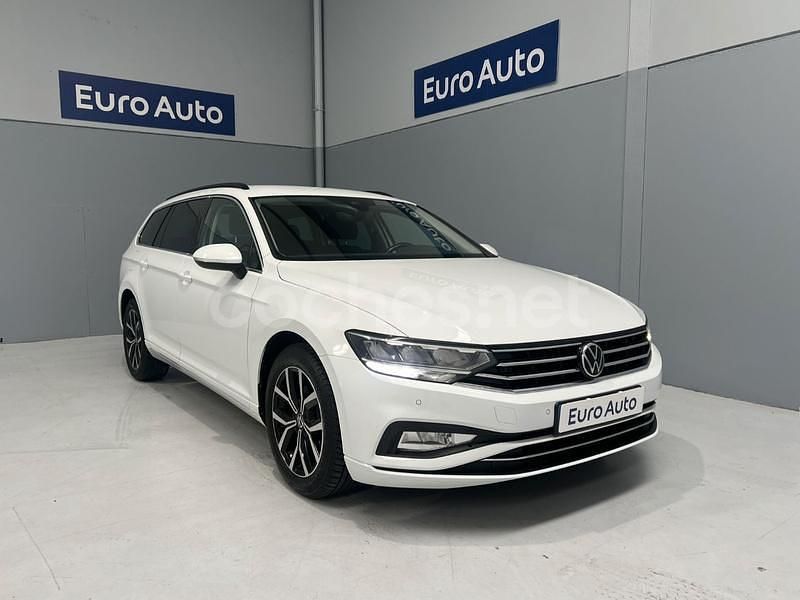 Blanco Usado 2021 VW Passat Executive Familiar | 18.500 € (Precio justo) - Imagen 1/4