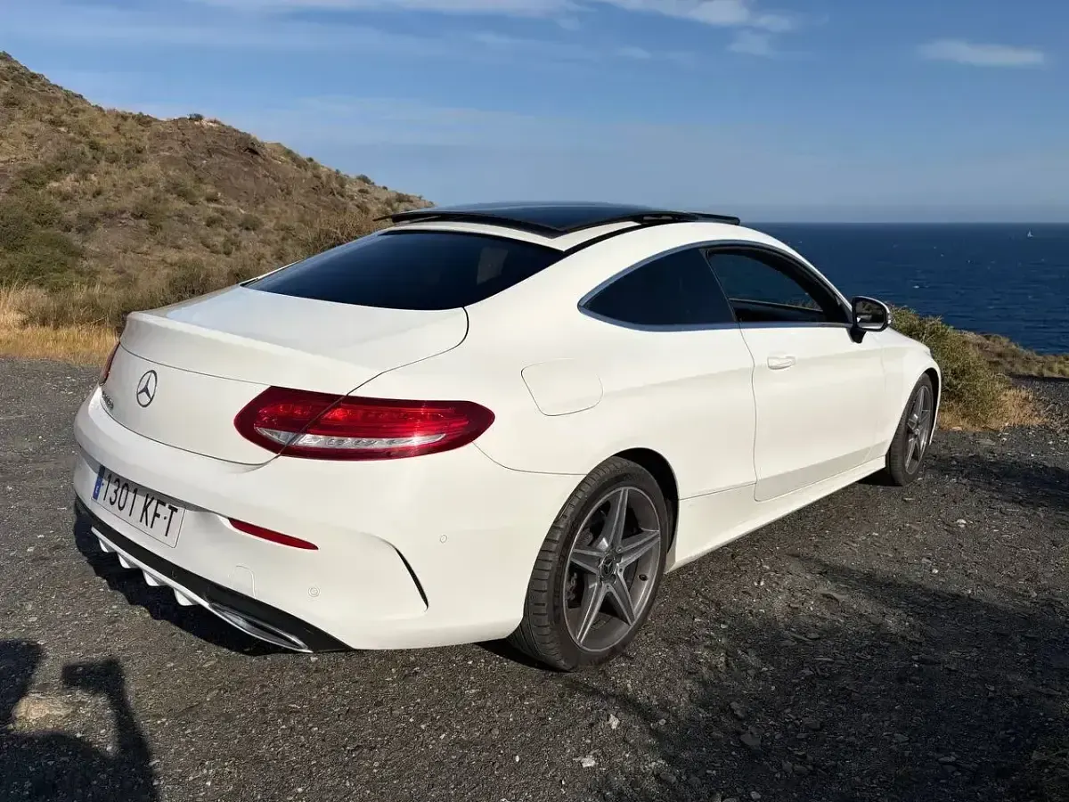 Usado Mercedes C220 194 CV (142 kW) 2018 Blanco Coupe