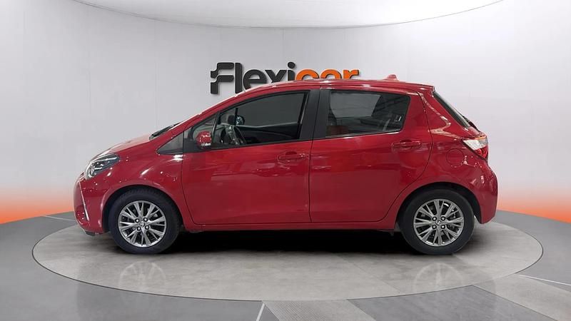 Usado Toyota Yaris Active 69 CV (50 kW) 2018 Rojo Berlina