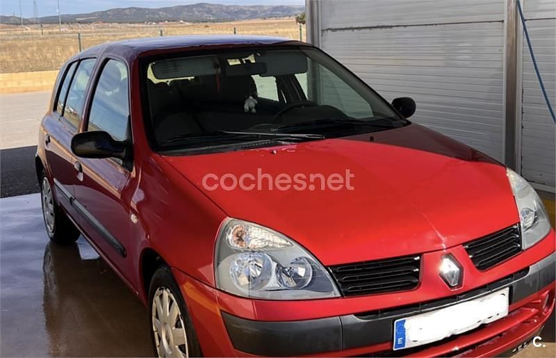 Usado Renault Clio II Dynamique 80 CV (58 kW) 2004 Granate Berlina