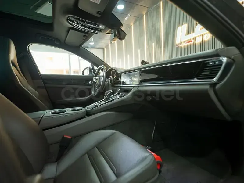 Usado Porsche Panamera 4 E-Hybrid Sport Turismo Sport Turismo 462 CV (339 kW) 2018 Gris / plata Familiar