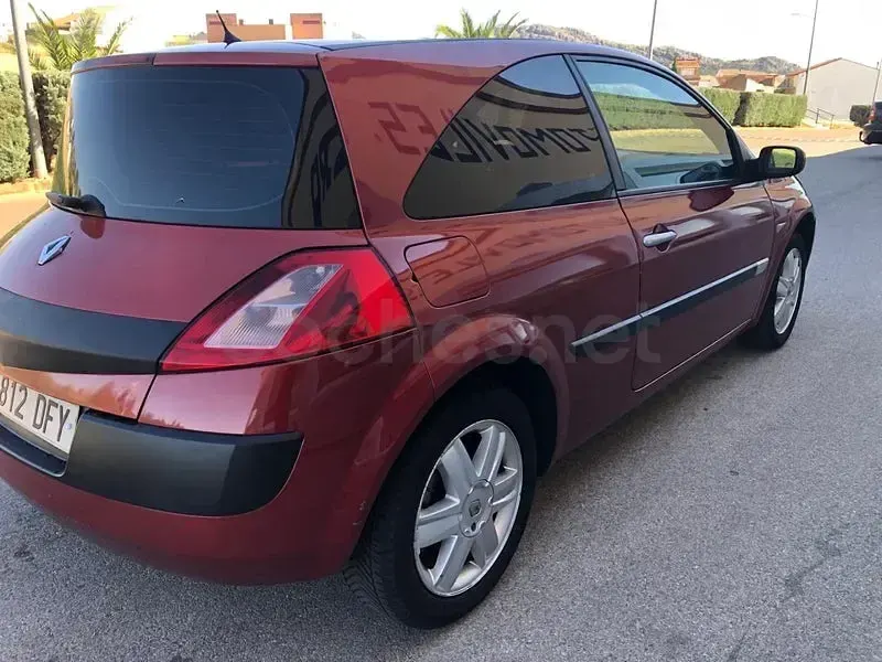 Usado Renault Mégane Authentique 120 CV (88 kW) 2005 Granate Berlina