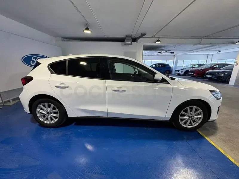 Usado Ford Focus Trend 120 CV (88 kW) 2023 Blanco Berlina