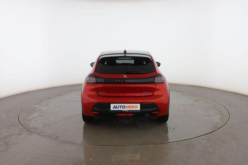 Usado Peugeot 208 GT-line 101 CV (74 kW) 2020 Rojo Utilitario