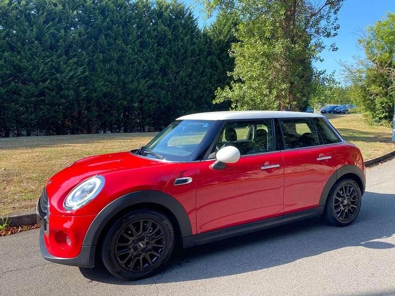 Usado Mini Cooper D 116 CV (85 kW) 2018 Rojo Utilitario